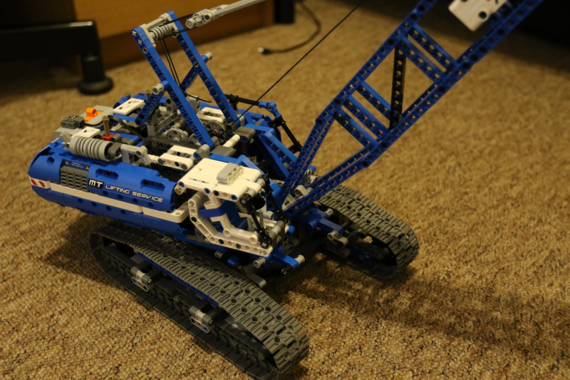 Illustration for article titled Lego Technic Crawler Crane: The Oppo Review